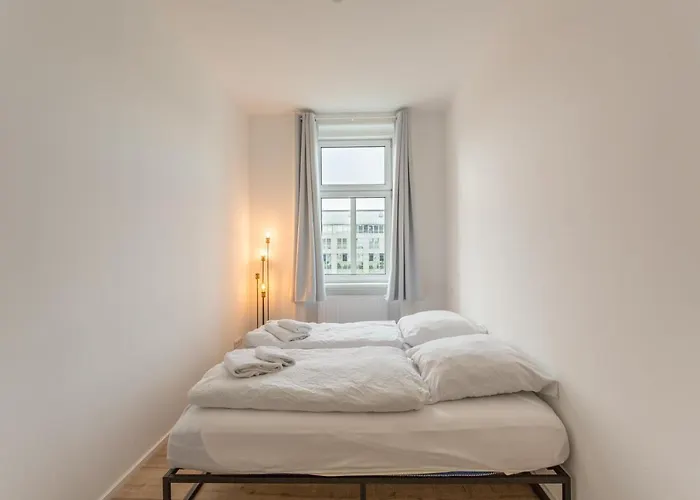 Quiet Terrace Apt, Steps To Metro *