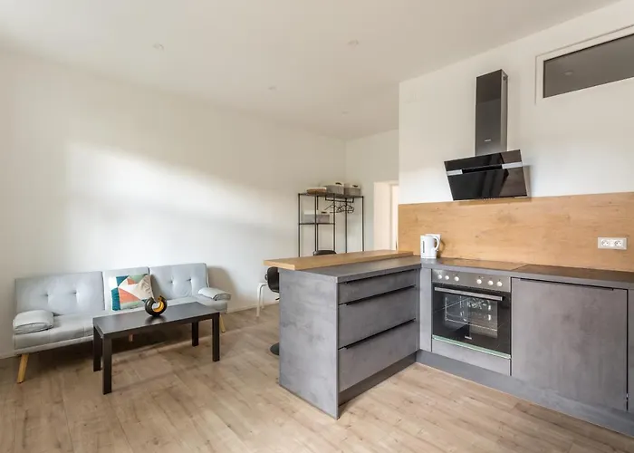 Διαμέρισμα Quiet Terrace Apt, Steps To Metro