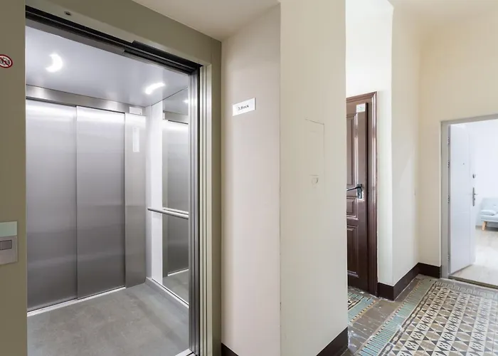 Διαμέρισμα Quiet Terrace Apt, Steps To Metro