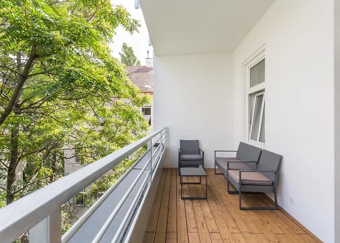 Διαμέρισμα Quiet Terrace Apt, Steps To Metro *