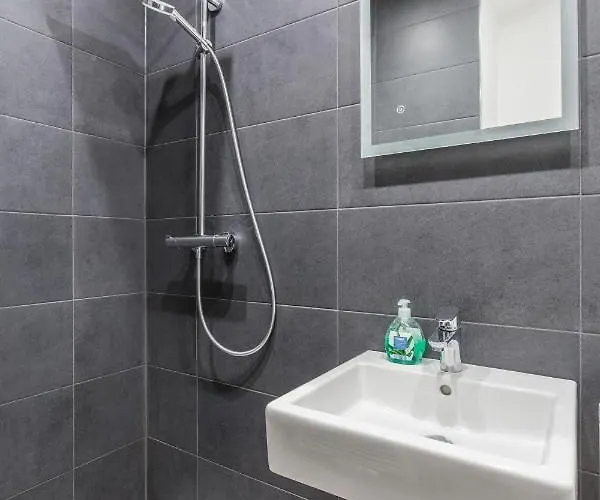 Quiet Terrace Apt, Steps To Metro *